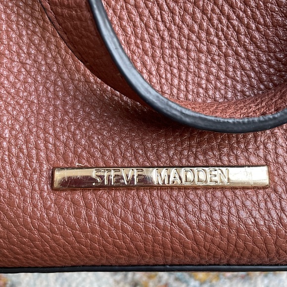 SOLD - Steve Madden Crossbody Bucket Bag with Top Handle - Picture 4 of 9